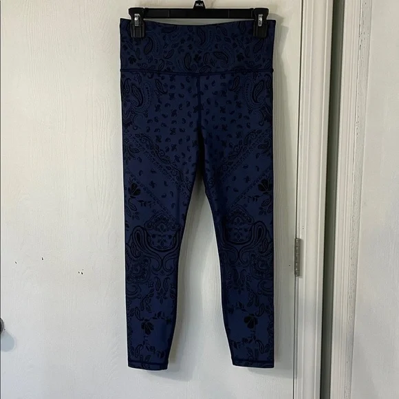 Athleta Like New Elation Textured 7/8 Tight Leggings Navy Floral Boho Size Small - Picture 2 of 11